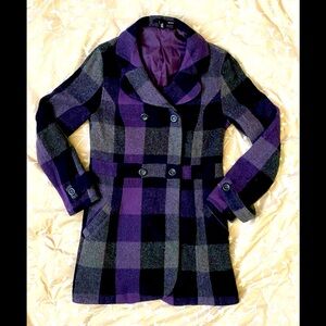 RVCA woman’s medium plaid button up coat